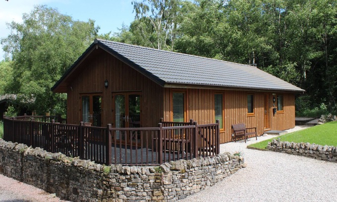 Welton Cabin | Beautiful timber lodge, nestled in tranquil wildlife haven with mountain views.