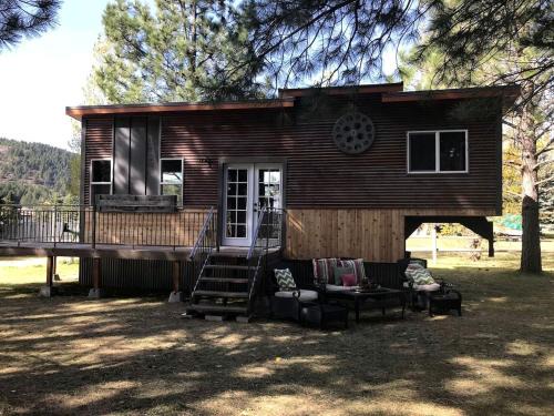 Irwin House | Beautiful Tiny House with Wrap-Around Deck and Skylight for a Romantic Escape in Irwin, Idaho
