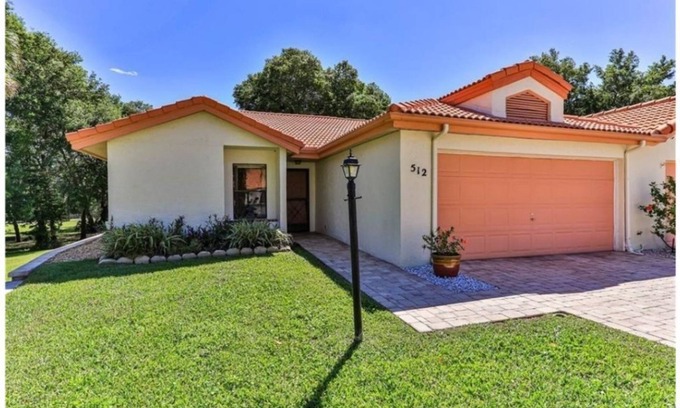 Inverness House | Beautiful Townhome - Sunny Getaway for Snowbirds - 3 month minimum rental