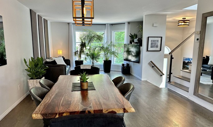 Brossard House | Beautiful Townhouse F1 GRAND PRIX WEEKEND ONLY in MONTREAL