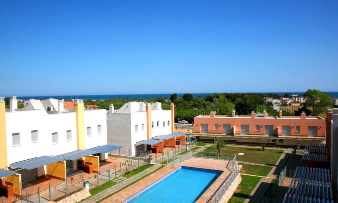 Creixell Apartment | Beautiful Townhouse in Creixell with Pool, Garden, and Private Garage, Just 550m from the Beach