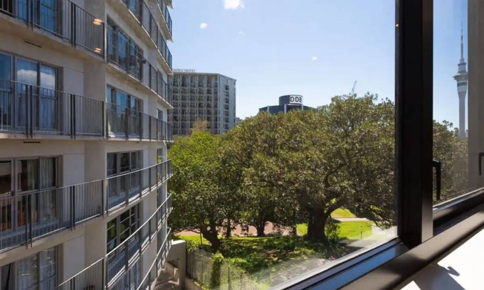 Newton House | Beautiful Two Bedroom Apartment Next To Myers Park