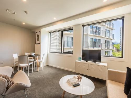 Newton Apartment | Beautiful Two Bedroom Apartment next to Myers Park