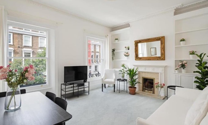 Chelsea Apartment | Beautiful Two Bedroom Maisonette in the heart of Chelsea