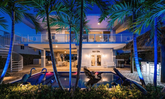 Lower Matecumbe Key House | Beautiful two- story beach house