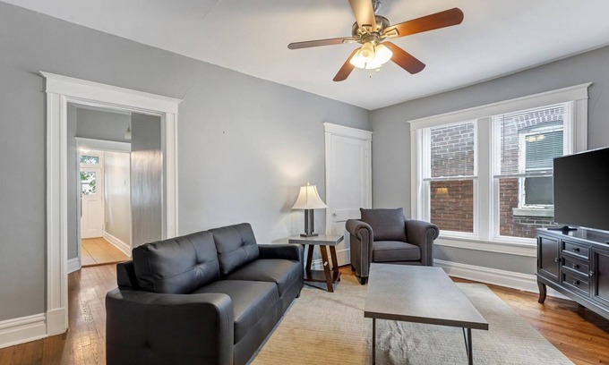 Shaw House | Beautiful Unit in Shaw Community! 2e