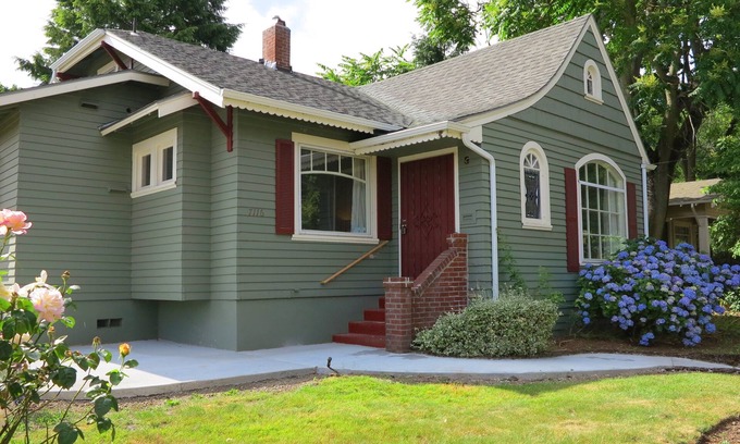 University Park House | Beautiful University Park Art House In N. Portland, Near U. Of P.