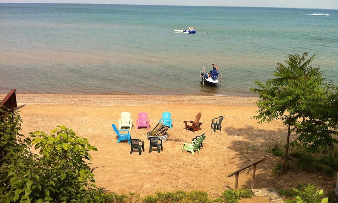 North Street House | Beautiful Desmond Beach Lakehouse