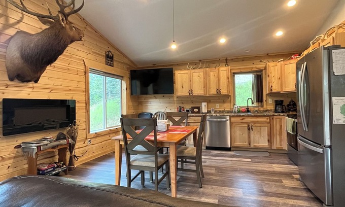 White Sulphur Springs Cabin | Beautiful Cabin located in the Little Belt Mountains