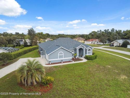 Spring Hill House | Beautiful vacation house on the hill