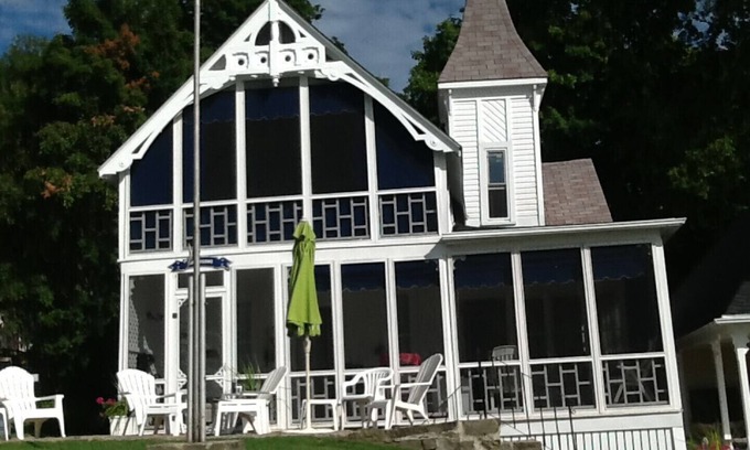 Elizabethtown-Kitley House | Beautiful Victorian Cottage with Fabulous view of St. Lawrence River