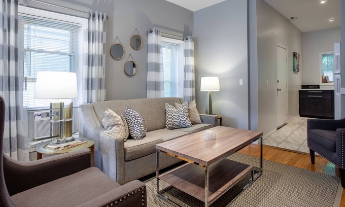 Southmoreland Condo | Beautiful Victorian Getaway 8