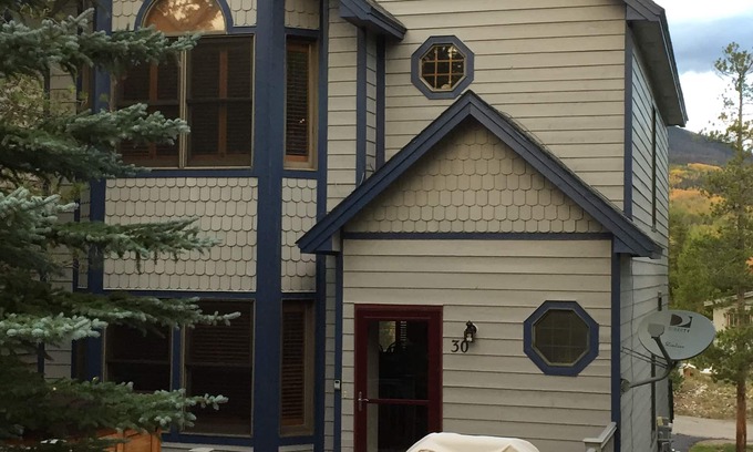 Frisco House | Beautiful Victorian Home, Recently Remodeled, 1/2 Block To Main Street