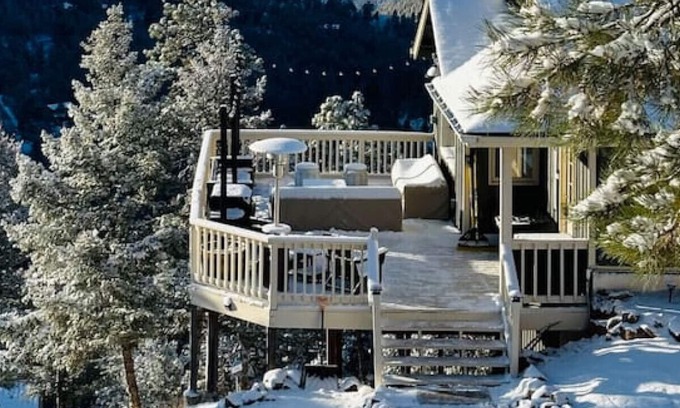 Richmond Hill Corridor House | Beautiful View Point Villa | Conifer, CO