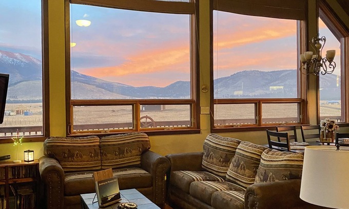 Flagstaff House | Beautiful Views! Peaceful Tranquil Home near Grand Canyon, Skiing, Flagstaff!