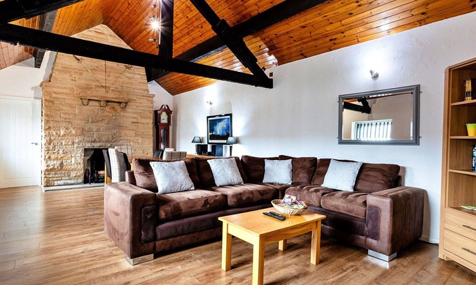 Ferryhill House | Beautiful villa for 8 guests with WIFI, TV, pets allowed and parking