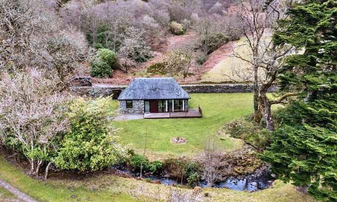 Lochgilphead House | Beautiful villa for 2 people with WIFI, terrace, pets allowed and parking