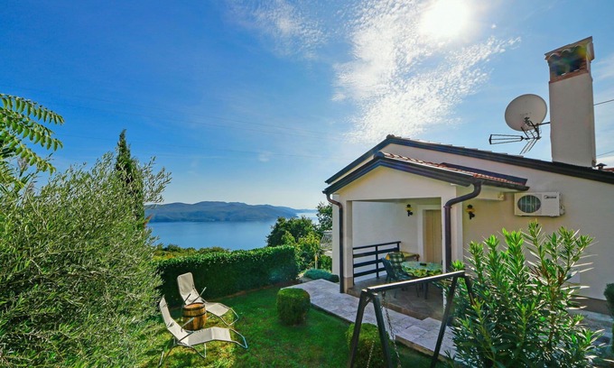 Zagore House | Beautiful villa for 2 people with WIFI, A/C, TV, terrace and parking