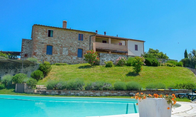 Asciano Villa | Beautiful villa for 6 people with pool, WIFI, TV and parking