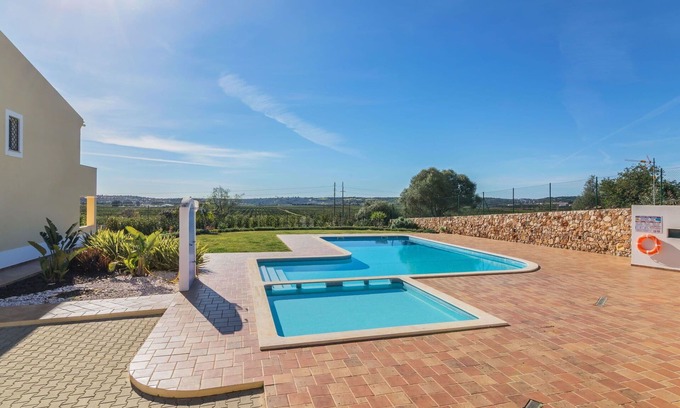 Monte Raposo House | Beautiful villa for 6 people with WIFI, pool, A/C, TV, terrace, panoramic view and parking