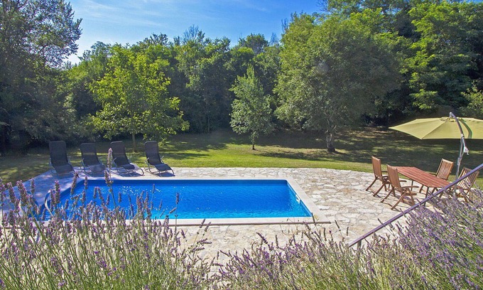 Topid House | Beautiful villa for 6 people with A/C, WIFI, private pool, TV, terrace and parking
