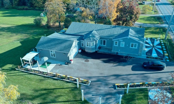 Courtice House | Beautiful villa for big family