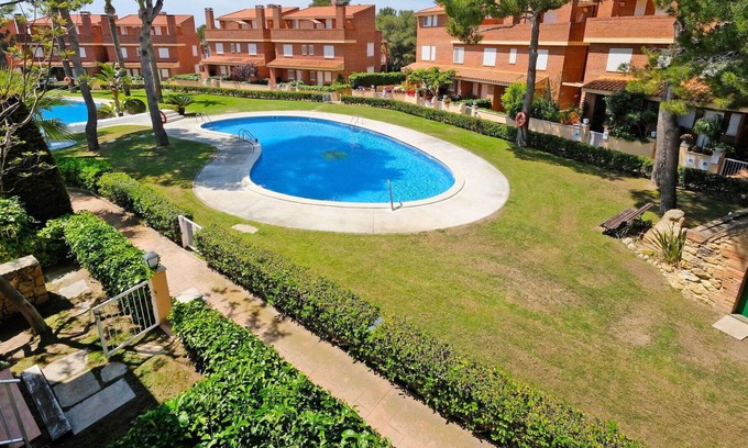 Tamarit House | Beautiful villa for 8 guests with A/C, pool, WIFI, TV and patio