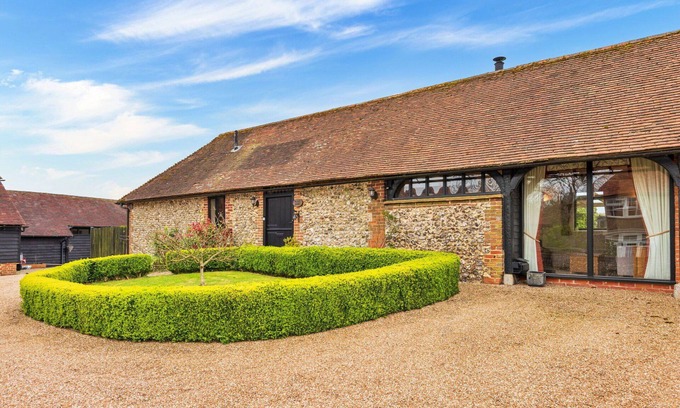 Faversham House | Beautiful villa for 4 guests with WIFI