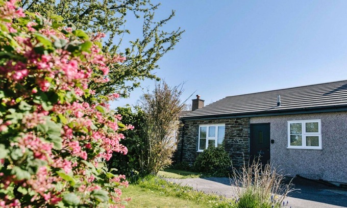 Lewannick House | Beautiful villa for 4 guests with WIFI