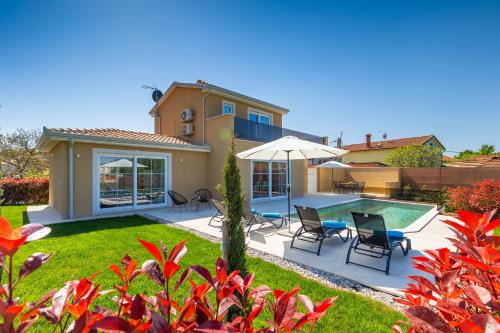 Vizinada Villa | Beautiful Villa Onit with outdoor pool in Vizinada