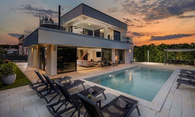 Krizine Villa | Beautiful Villa Sun Dance