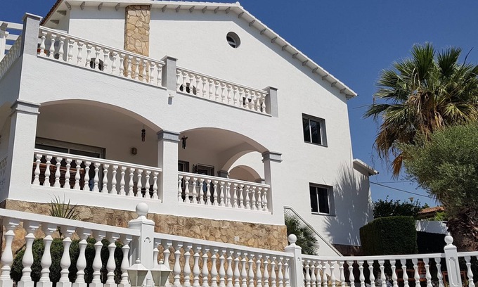 El Vendrell House | Beautiful villa, swimming pool, tennis court, basketball court, garden, sea view, near beaches