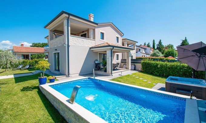 Kukci Villa | Beautiful villa with a private pool and jacuzzi near Poreč