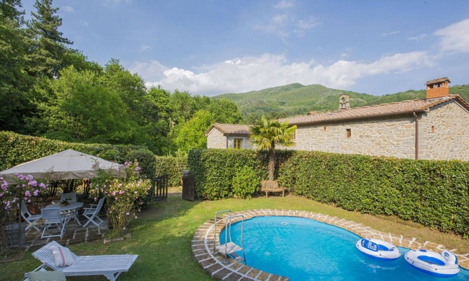 Pontito Villa | Beautiful villa with private pool, WIFI, TV, balcony, pets allowed, panoramic view and parking