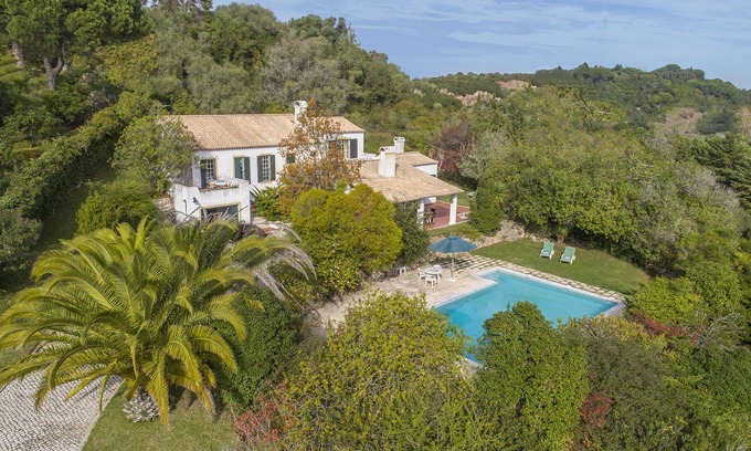Zambujal Villa | Beautiful villa with private swimming pool, located in a quiet area near Lisbon