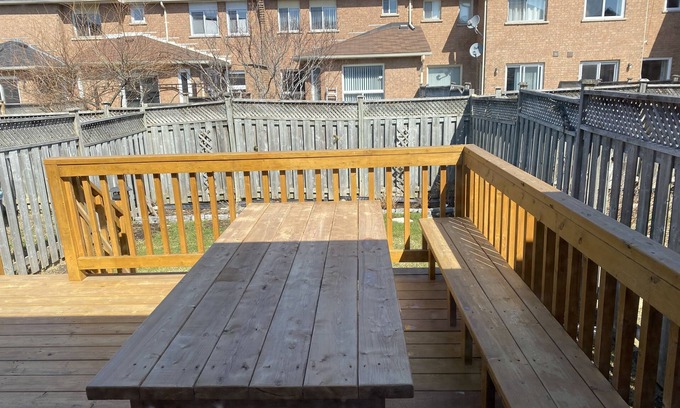Richmond Hill House | Beautiful, Warm and Cozy Home in Richmond Hill