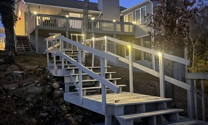 Marion House | Beautiful Water Front Homes With Lake/Dock Access