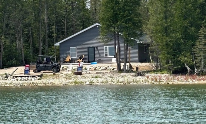 De Tour Village House | Beautiful, waterfront home located on the St Mary’s River, fisherman’s dream