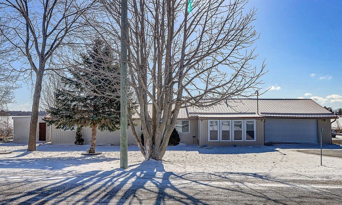 Valentia Cabin | Beautiful Waterfront Cottage in Kawartha Lakes