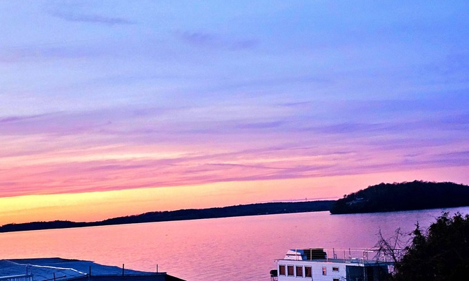 Gores Landing House | Beautiful Waterfront Retreat 1HR Drive FromToronto
