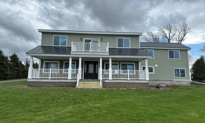 Cape Vincent House | ~Beautiful Waterfront Family Getaway: Immerse Yourself in Nature's Beauty!~