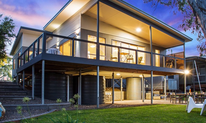 Caurnamont House | Beautiful waterfront holiday house, overlooking Murray River. Privately owned.