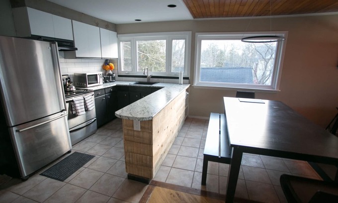 Scugog Cottage | āBeautiful Waterfront Cottage 1 Hour from Torontoš”
