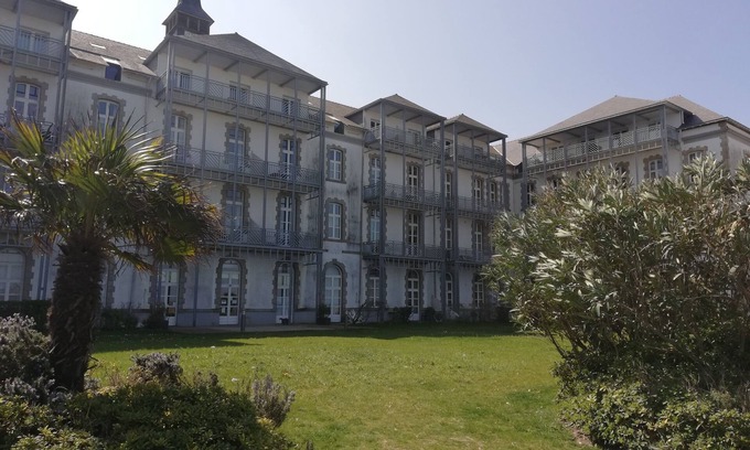 Le Croisic Apartment | Beautiful waterfront residence, private pool, sun terrace