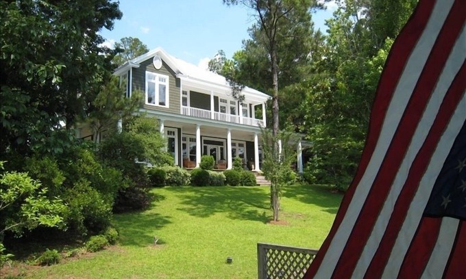 Little Kowaliga House | Beautiful Waterfront Lake Home near Real Island and 6 min from The Landing!