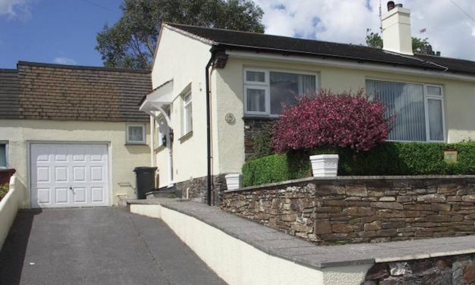 Kingsbridge House | Beautiful, Well-Equipped Bungalow, Sleeps 5