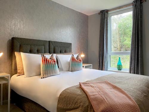 North West Apartment | Beautiful West End Flat with Private Parking