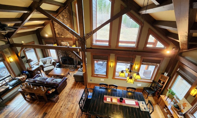 Alpine Trails House | Beautiful Winter Getaway Home