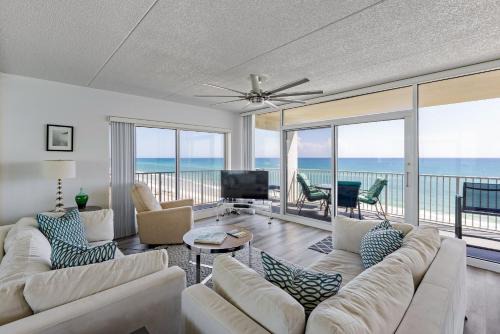Bethune Beach Apartment | Beautifully decorated oceanfront 33 corner unit in Ocean Condo 401
