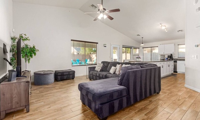 Avondale House | Beautifully Decorated Home,Avondale,PrivatePool